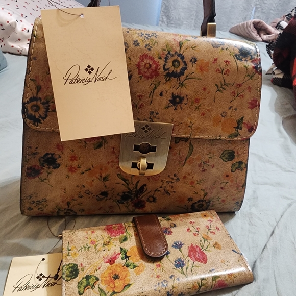 Patricia Nash Handbags - Patricia Nash Floral Bag and Wallet Set
